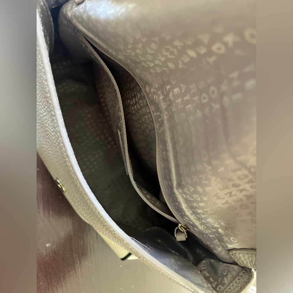 Kate Spade Cream Crossbody Bag with Structured Design - Picture 10 of 10